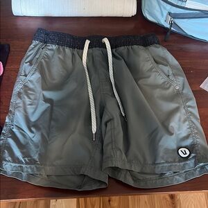 Vuori Gray Athletic Shorts with Elastic Waistband